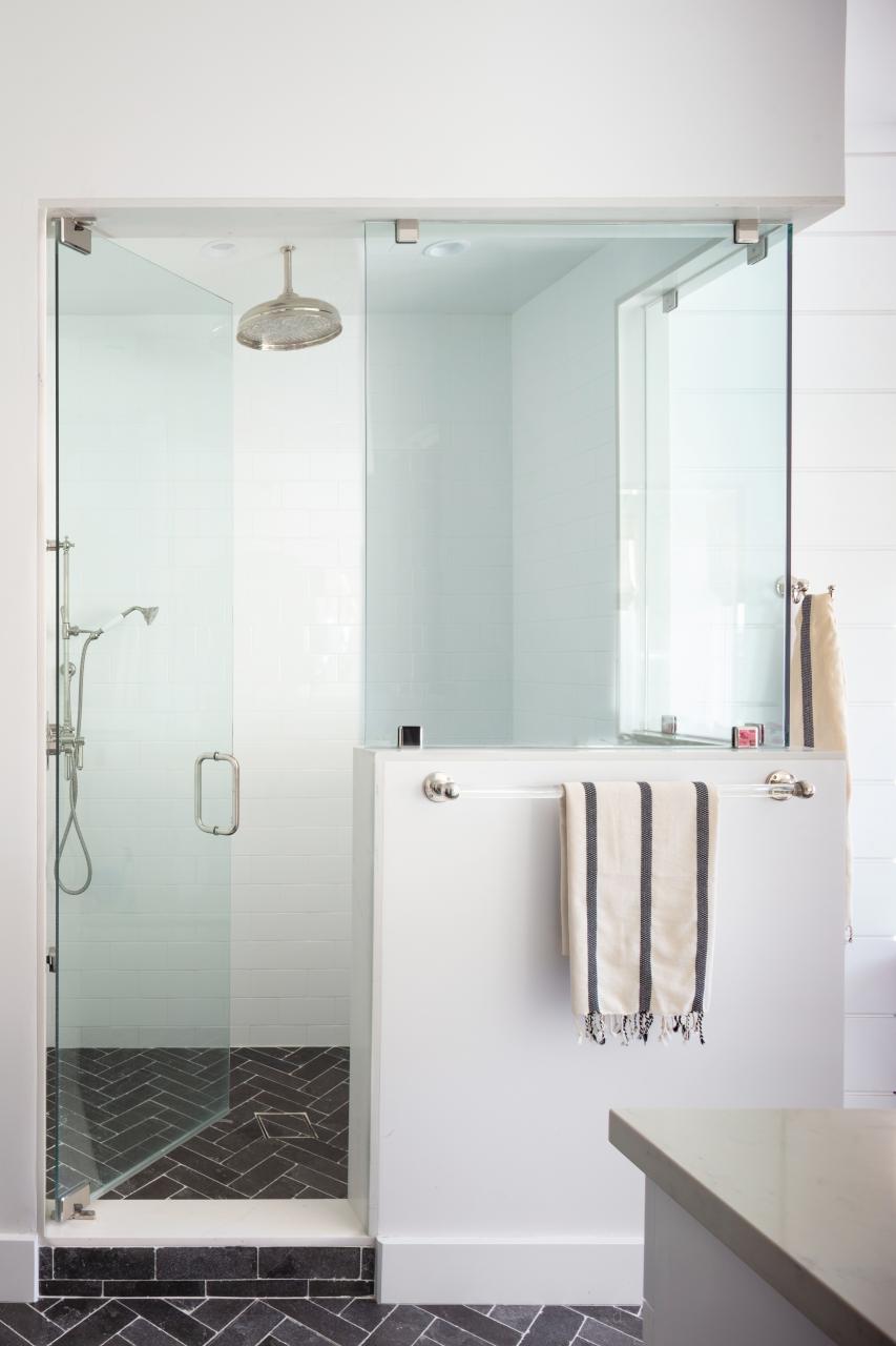 What’s a Seamless Shower? This Airy Bathroom Trend Is More Popular Than Ever